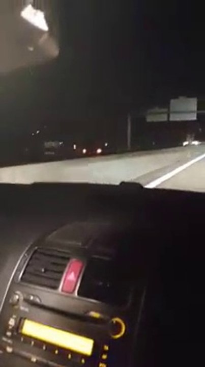 Une voiture à contre-sens sur l'autoroute A4.