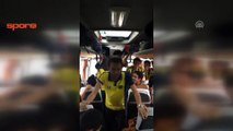 Fenerbahçeli taraftar Koray Şener'in maça giderken otobüsteki tezahürat görüntüsü
