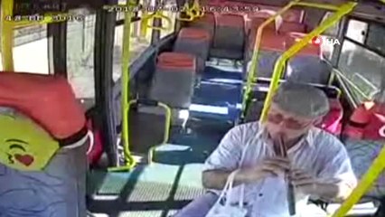 Halk Otobüsünde Flüt Resitali Şoförü Yaktı.