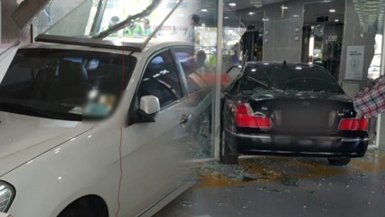 "브레이크 대신 액셀"...고령운전자 하루만에 또 사고 / YTN