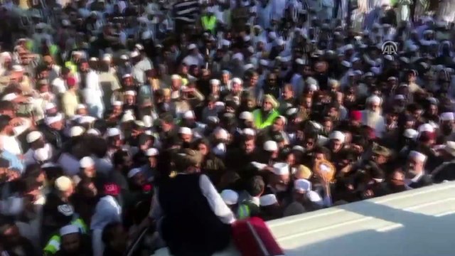 Pakistan'da suikaste uğrayan eski senatör toprağa verildi - İSLAMABAD