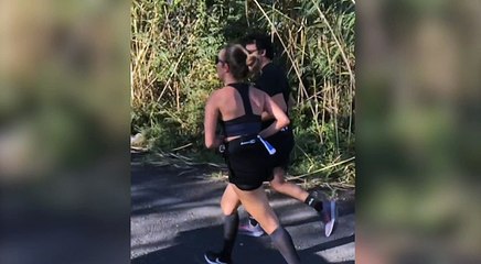 Maratonda sporcularla beraber koşan keçi