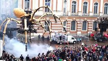 Aranha e Minotauro gigantes no centro de Toulouse
