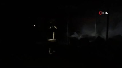 Karaman'da Depoda Bulunan Arı Kovanları Yandı