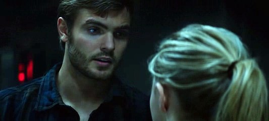 Beijo de despedida Cassie e Evan - filme A quinta onda