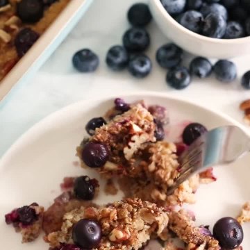 Baked Oatmeal with Blueberries and Bananas