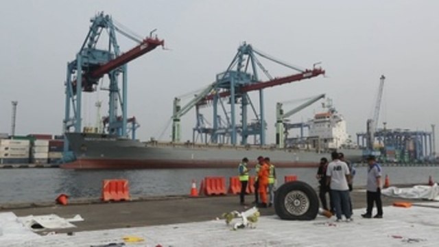 Muere uno de lo buzos que busca el Lion Air que se estrelló en el mar de Java