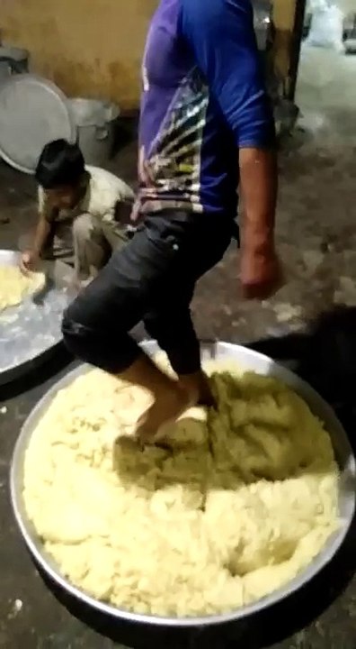 Diwale banane ki tyari dosto - not sure what th...