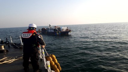 18명 탄 낚시어선 표류하다 해경에 구조 / YTN