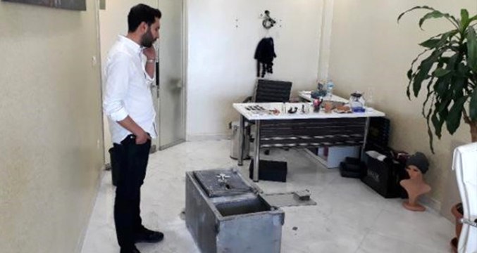 Tekstil Şirketine Tuvalet Camından Giren Hırsızlar, 1,6 Milyon TL Çalarak Kaçtı