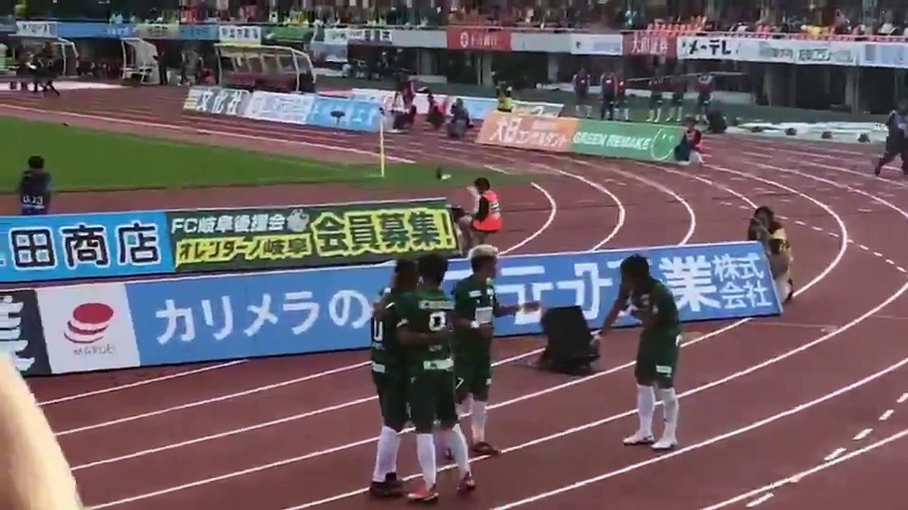 ShoulderWhileCelebrating