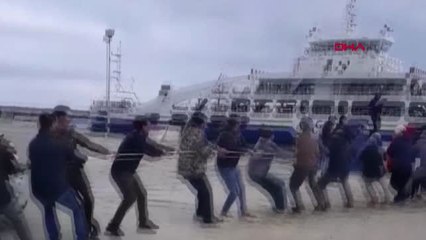 Çanakkale Gökçeada'da Feribot İskeleye Yanaşırken Makine Arızası Yaptı.