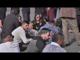 Report TV - Banorët e Astirit sërish në protestë, bllokojnë Unazën e Re: Mos të na prishen shtëpitë
