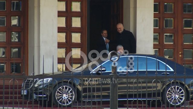 Ora News - Mos dekretimi i Sandër Lleshit, Rama takim me Metën në Presidencë
