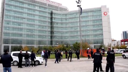 Aydınlatma Direğine Çıktı, Polis Güçlükle İkna Etti