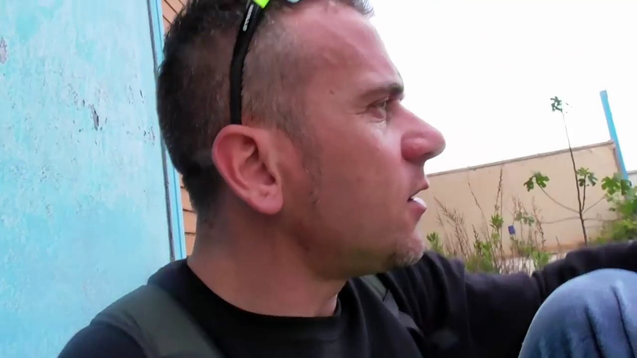 Matteo Montesi si mangia il polistirene