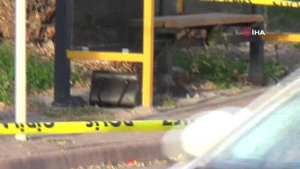 Otobüs Durağında Kadın Çantası Paniği