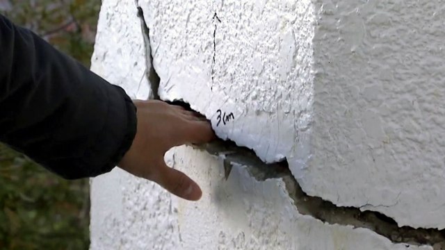 [현장24] 또 무너질까 불안 아파트 공사에 주차장 '폭삭' / YTN