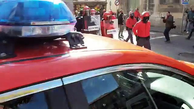 Abascal y Ortega Lara son escoltados al salir del acto