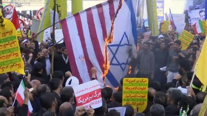 Iran, a migliaia contro gli USA