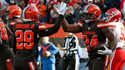 Chubb stutter-steps past Chiefs defenders for goal-line TD