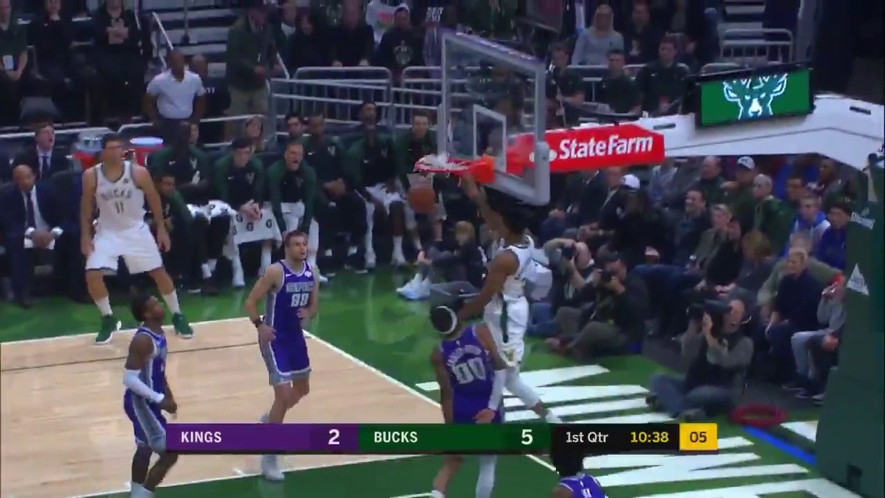 Giannis Antetokounmpo's Authoritative Slam - Bucks vs Kings - November 04, 2018 [HD]