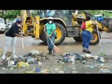 RTG/Journée citoyenne - Les employés de la Présidence de la République mettent de côté leurs vestes et bureaux pour assainir le carrefour Kanté du 5e arrondissement de Libreville