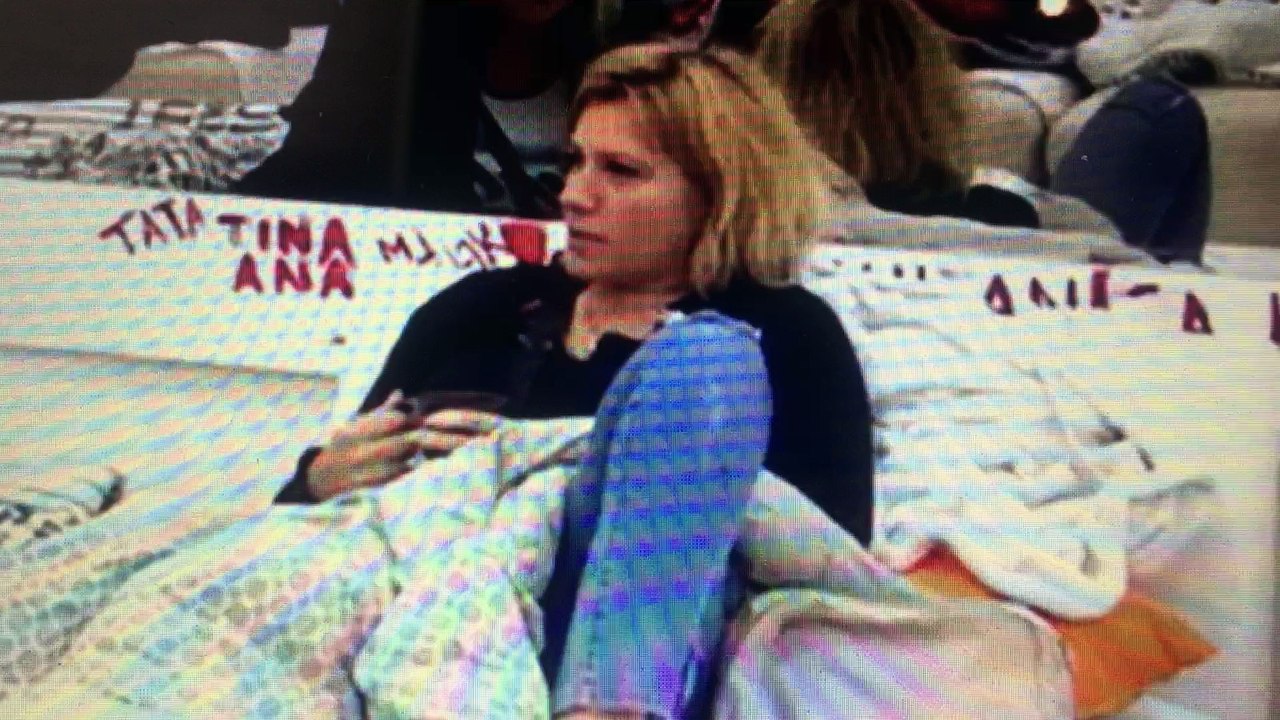 Zorica Markovic i Jelena Golubovic pricaju i zgrozeno  broje "cigane za stolom" u Zadruzi - na kanalu RTV PINK , bez da su kaznjene za sirenje mrznje po nacionalnoj i rasnoj osnovi.