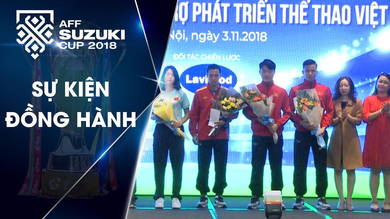 Hình ảnh HLV Park Hang-seo cùng các học trò tham dự sự kiện ý nghĩa vào tối 03/11/2018 | VFF Channel