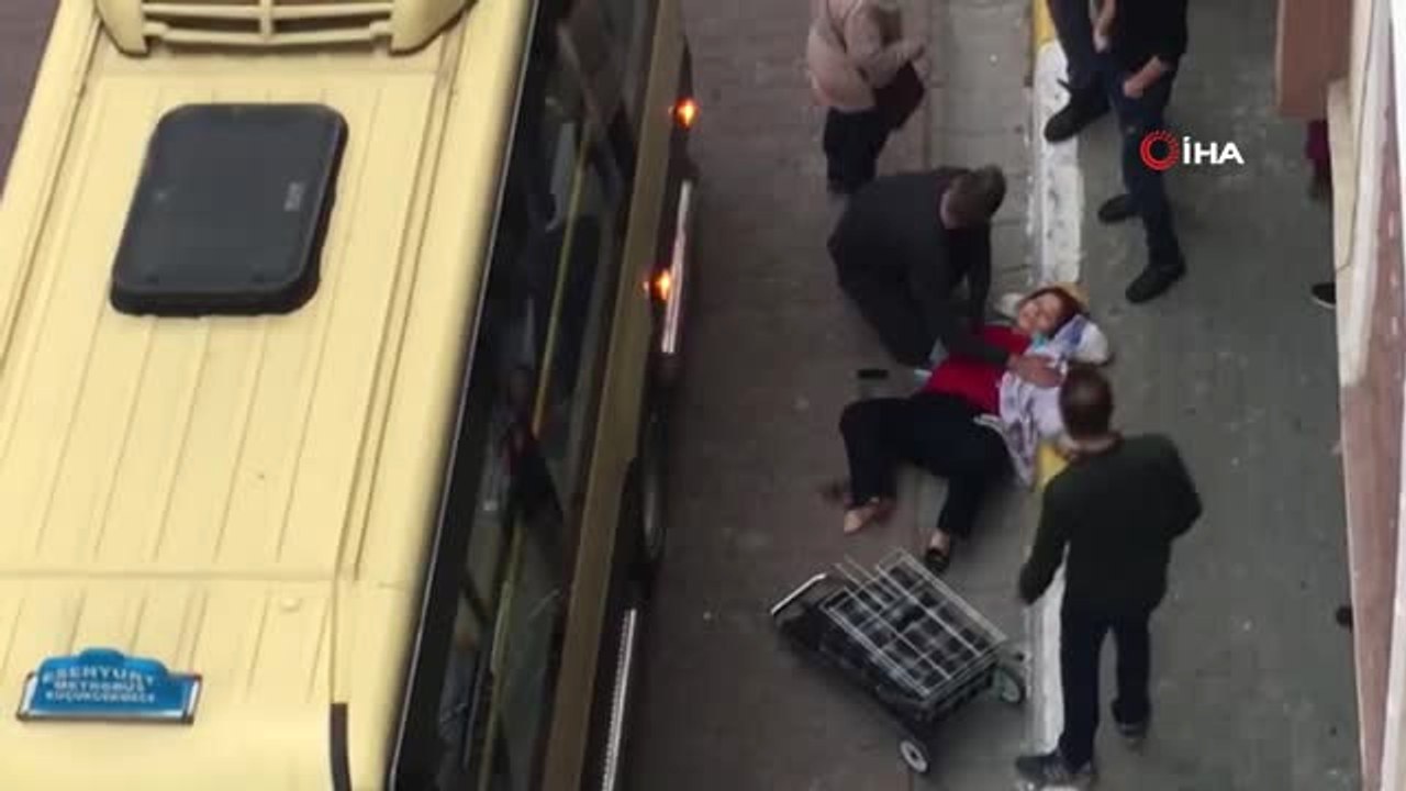 Pazara Giderken Yolcu Minibüsü Çarpan Kadın Ölümden Döndü