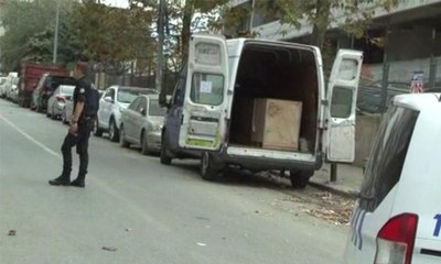 Küçükçekmece'de şüpheli paket alarmı - İlk görüntüler