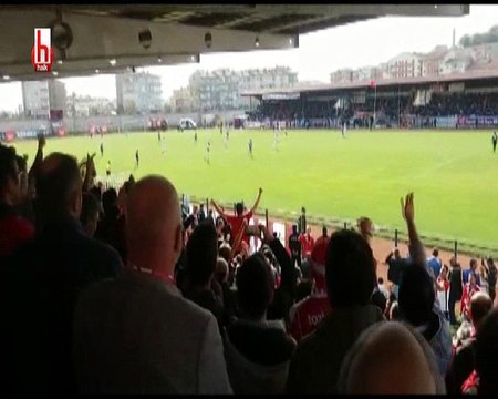 Samsunspor taraftarı Niğde'de stadı İzmir Marşı ile inletti