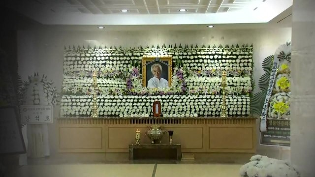 故 신성일 빈소 이틀째 조문 행렬...송해·양택조 등 조문 / YTN