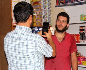 Adana'da Suriyeliler Tek Tek Fotoğraflanarak Kayıt Altına Alındı