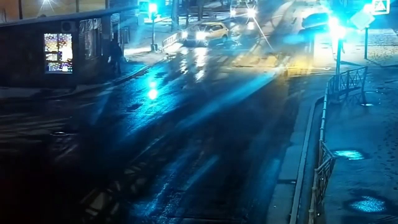 EXAMPLES HOW NOT TO DRIVE ON SNOW, WINTER CAR CRASH(1)