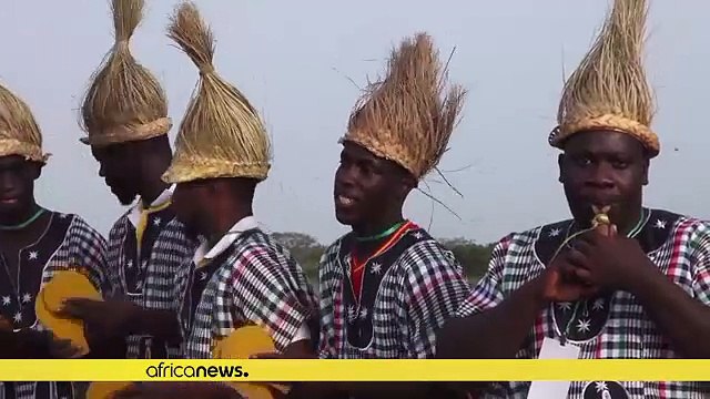 Le Prince Charles en Gambie pour sa tournée ouest-africaine [No Comment]