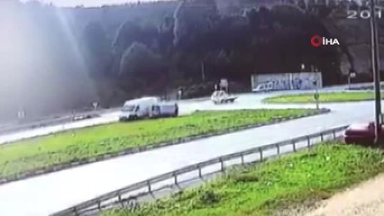 Otomobilin Takla Attığı Kaza Güvenlik Kamerasında