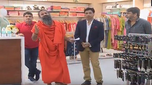 Baba Ramdev announces 25% Discount on Patanjali Paridhan Product till Bhai Dooj | Oneindia News