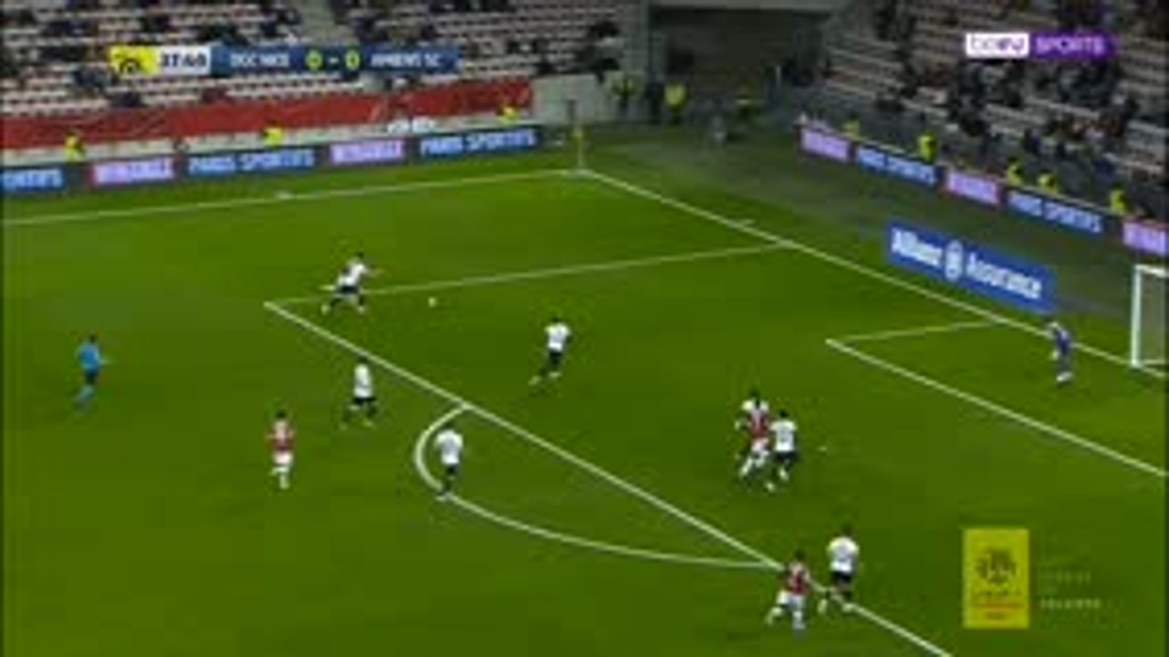 لقطة: الدوري الفرنسي: غوانو يسجّل هدفًا رأسيًا رائعًا.. وإنّما في مرمى فريقه أميان