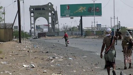 تقدم القوات الموالية للحكومة داخل ميناء الحديدة