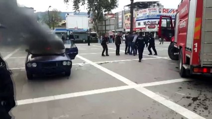 İçinde bulunduğu otomobilini ateşe verdi - OSMANİYE