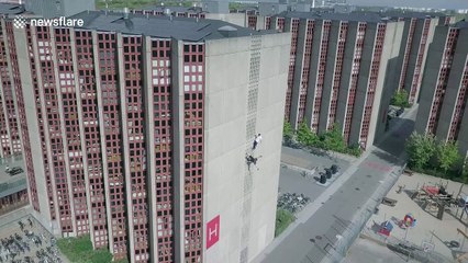 Daredevil climbers easily scale 10-floor apartment block in Denmark