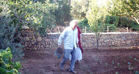 Elma Verip, Köydeki Kız Çocuklarına Cinsel İstismarda Bulunan 80'lik Sapık Tutuklandı
