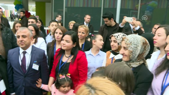 Cumhurbaşkanı Erdoğan ve eşi Emine Erdoğan'ın Gülseren Özdemir Özel Eğitim Uygulama Okulu'nu gezdi (1) - İSTANBUL