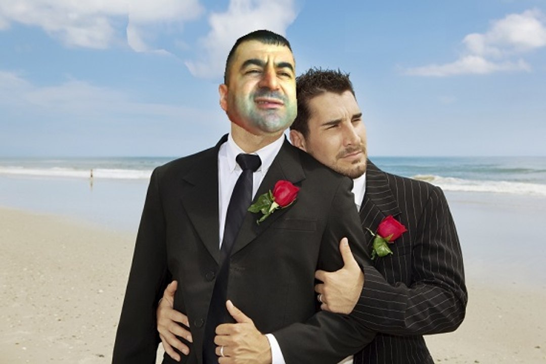 Bilge Adam Reis salondan arkadaslariyla geneleve gidiyor