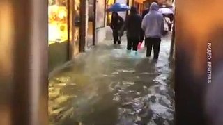 Риск полного затопления!Венеция уходит под воду из-за ливней 