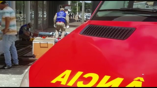 Trabalhador ferido em obra é socorrido pelos bombeiros