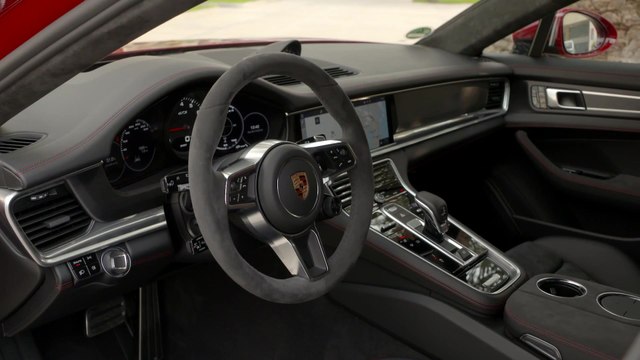Porsche Panamera GTS Interior Design in Carmine Red