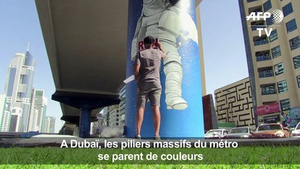 Les piliers du métro de Dubaï se parent de couleurs