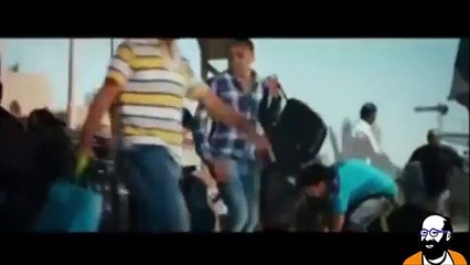 Fakir çocuğun ayakkabı sevinci